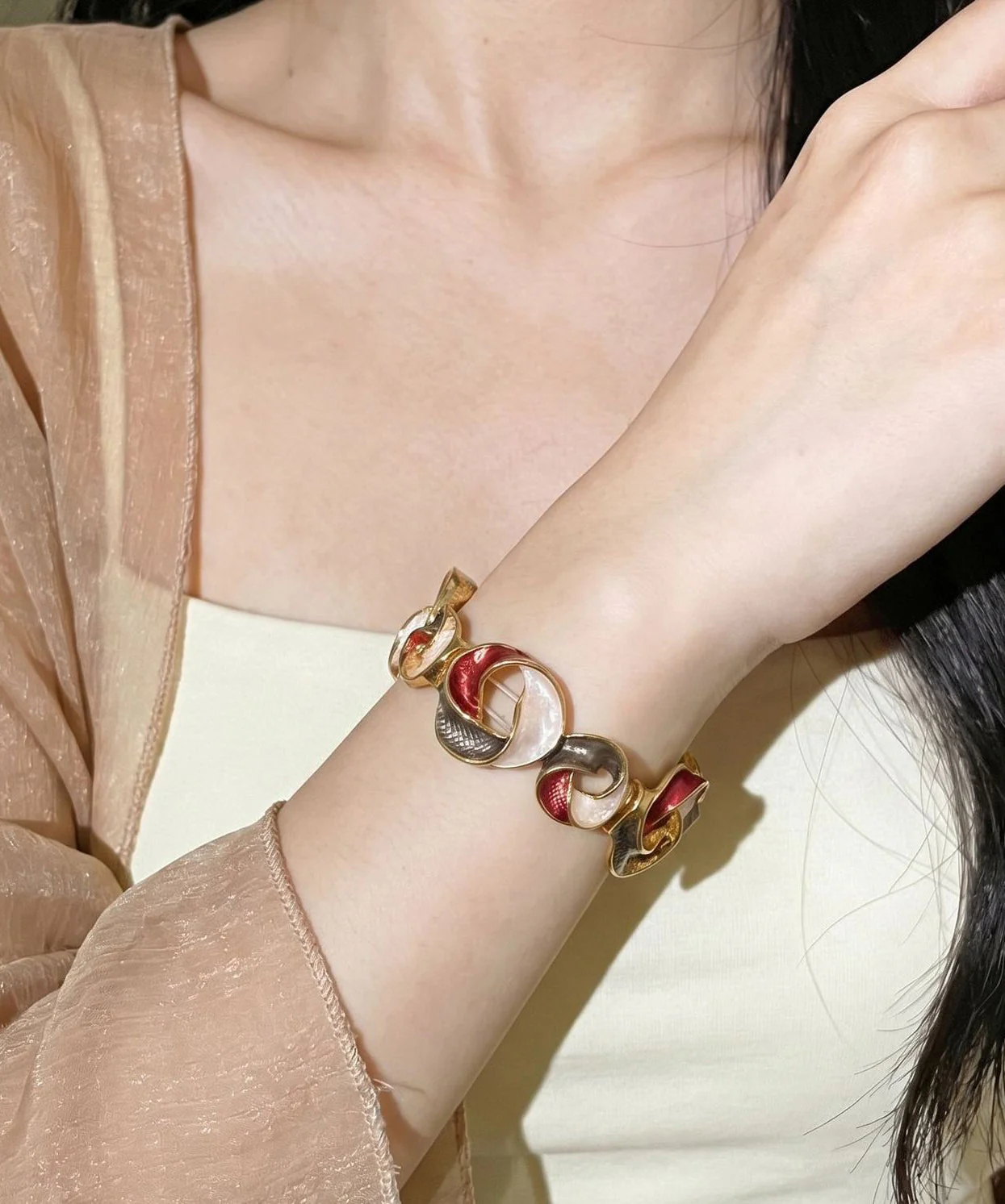 2026 New Coffee Alloy Hollow Out Floral Bangle - Image 2