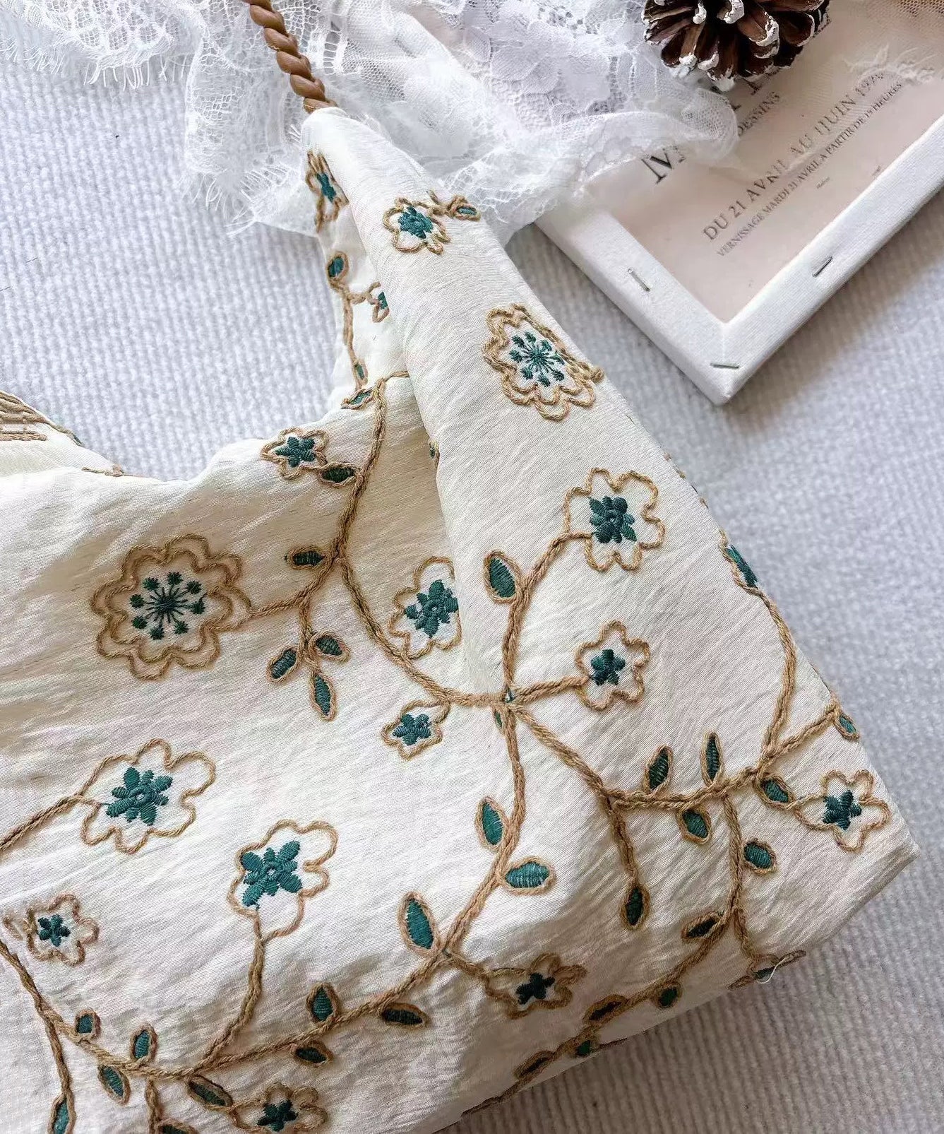 Art White Embroidered Cotton Shoulder Bags - Image 3