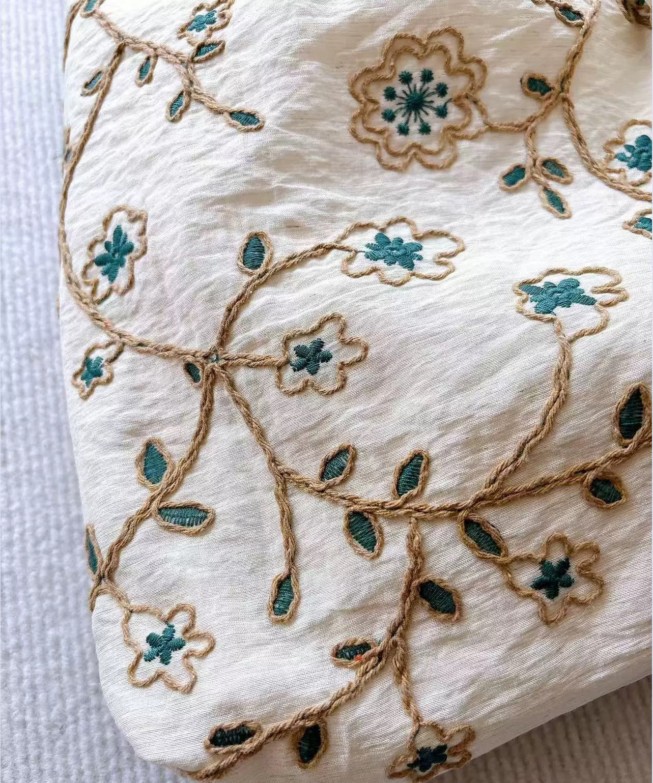 Art White Embroidered Cotton Shoulder Bags - Image 4