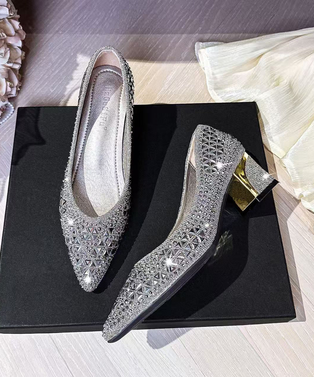 Beautiful Hollow Out Chunky High Heels Silvery Faux Leather - Image 3