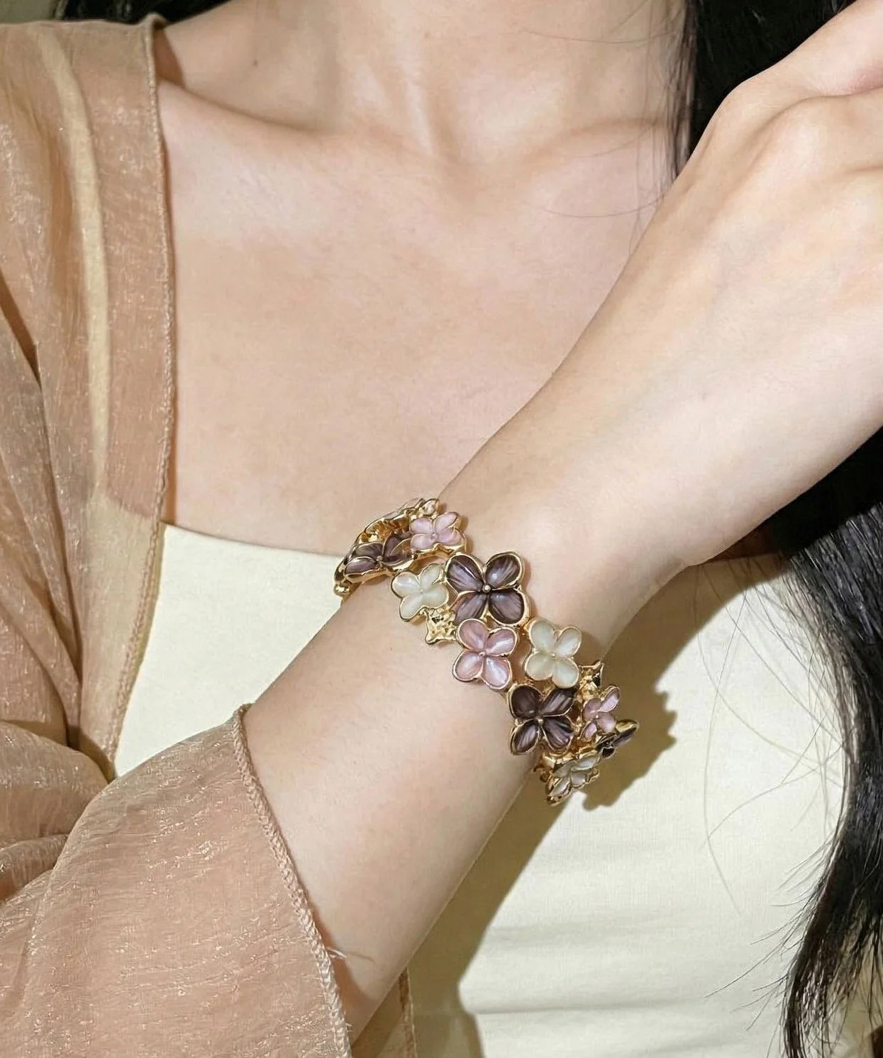 Beautiful Rainbow Alloy Enamel Floral Bangle - Image 2