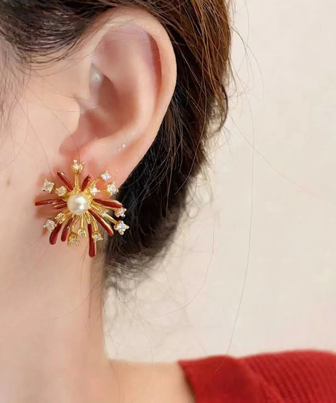 Beautiful Red Fireworks Shape Metal Stud Earrings - Image 3