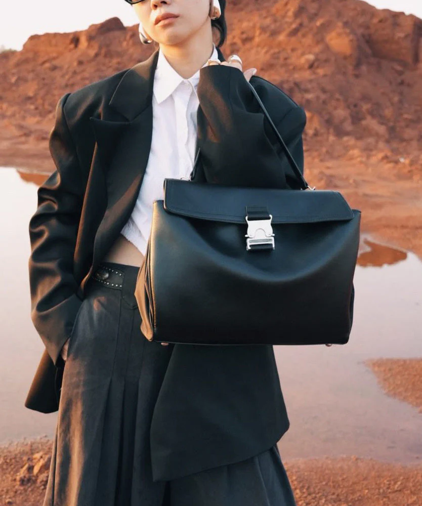 Boutique  Black Large Capacity Durable Calf Leather Shoulder Bag - Image 4