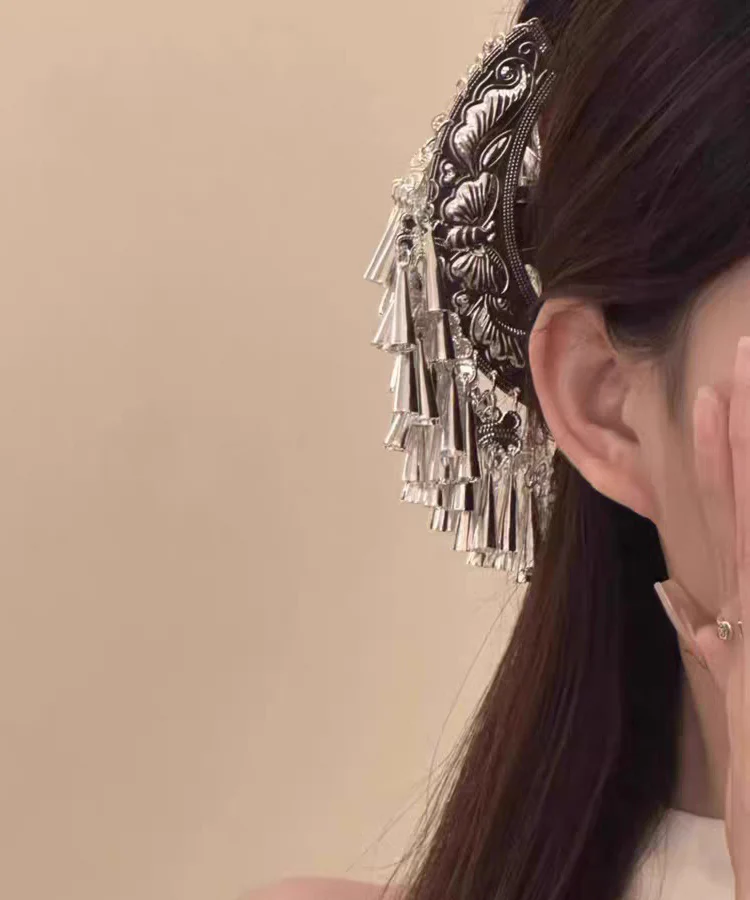 Boutique Silk Alloy Crescent Moon U-Shaped Tassel Hairpin - Image 4
