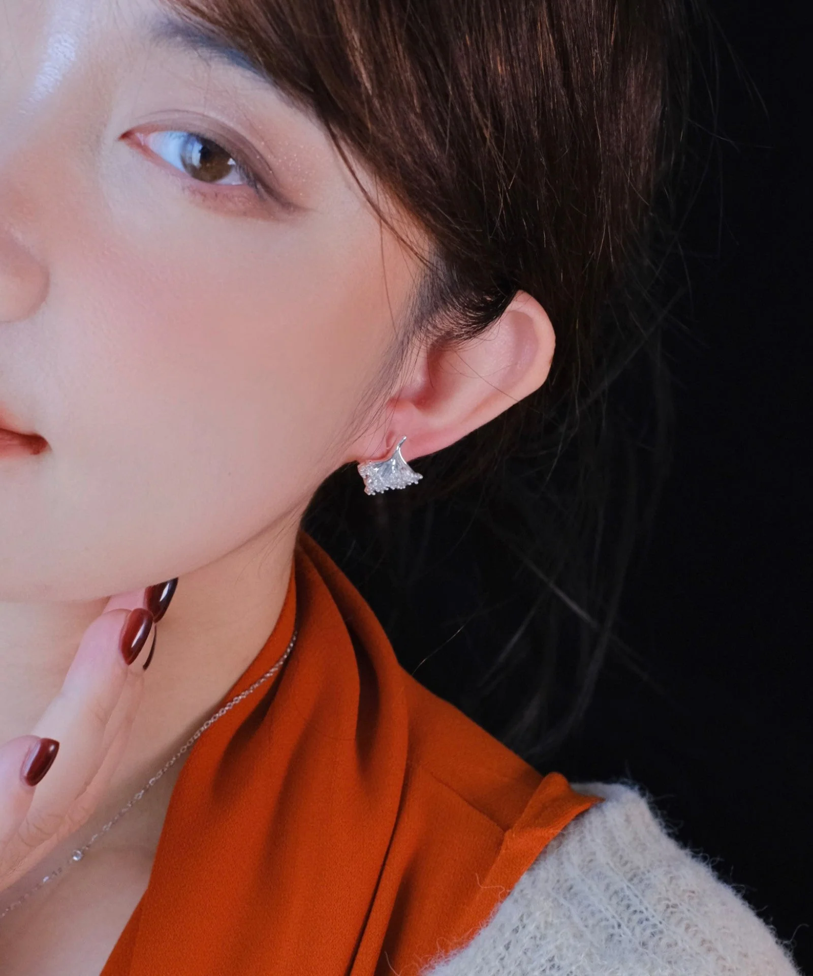 Boutique Silk Copper Silver-Plated Zircon Ginkgo Leaf Stud Earrings - Image 5