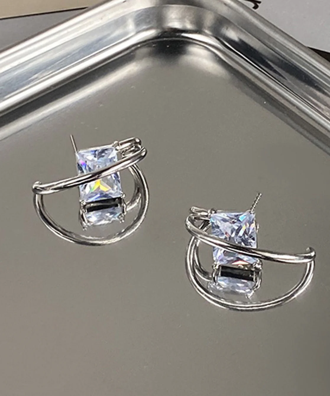 Boutique Silk Metal Line Zircon Stud Earrings - Image 2