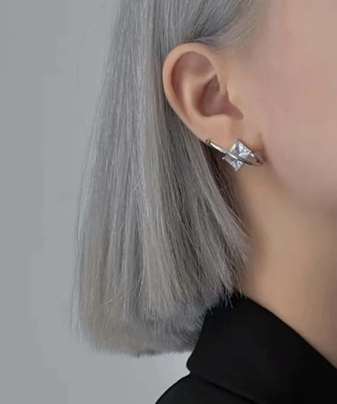 Boutique Silk Metal Line Zircon Stud Earrings - Image 5