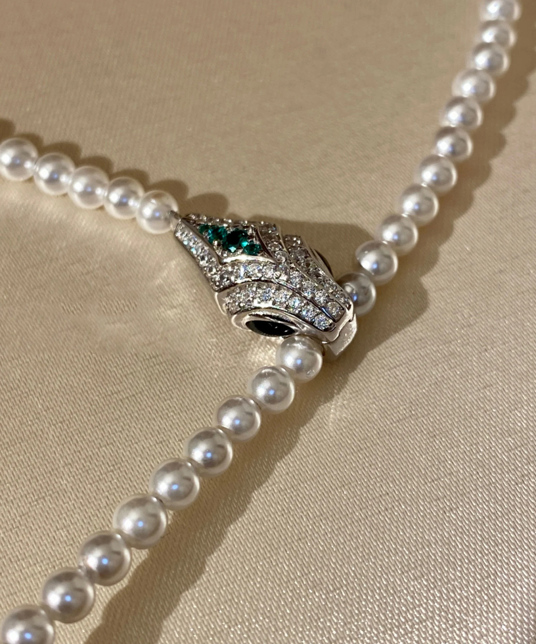 Boutique White Pearl Spirit Snake Zircon Sweater Chain Alloy Necklace - Image 4