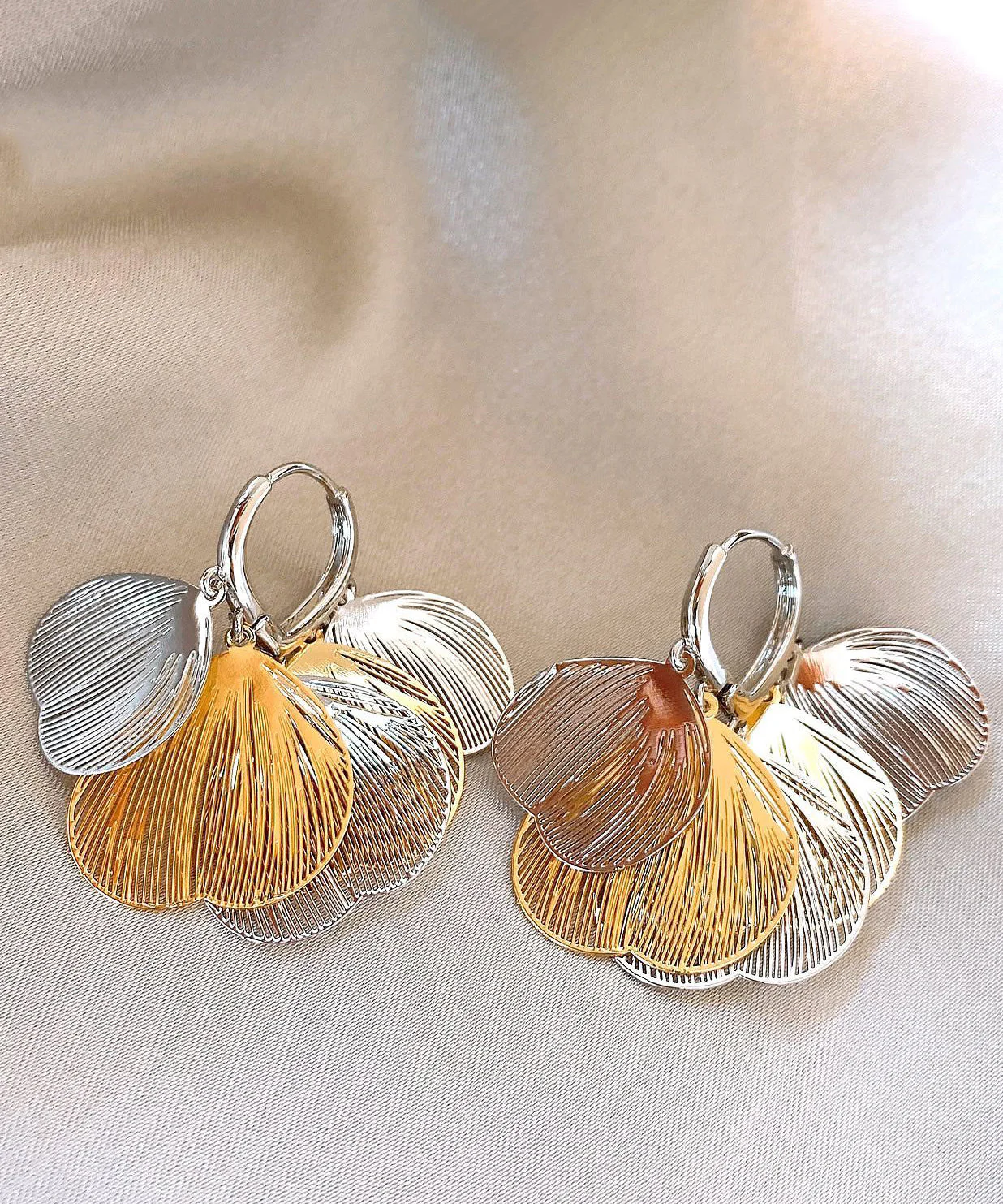 Casual Colorblock Metal Hollow Out Tassel Hoop Earrings - Image 5
