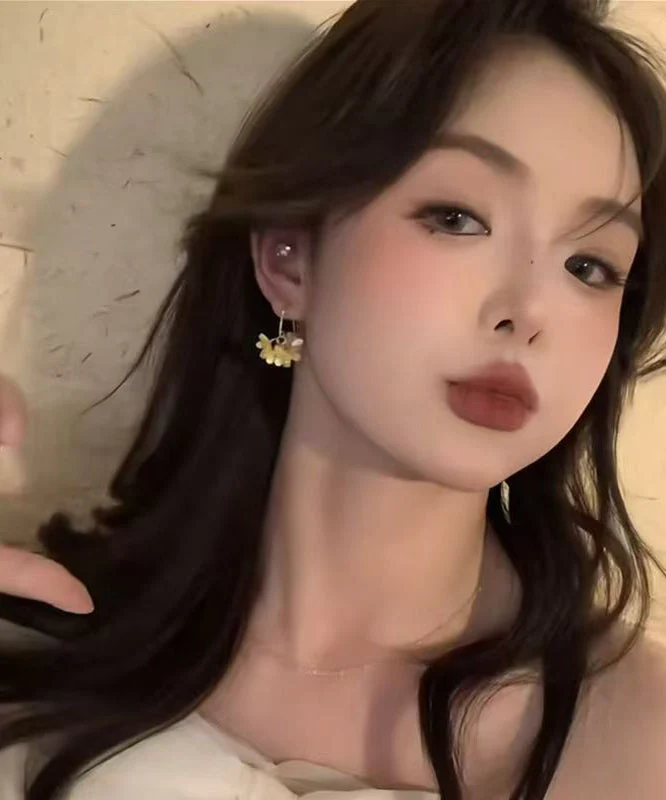 Casual Yellow Copper Alloy Acrylic Pearl Osmanthus Hoop Earrings - Image 4