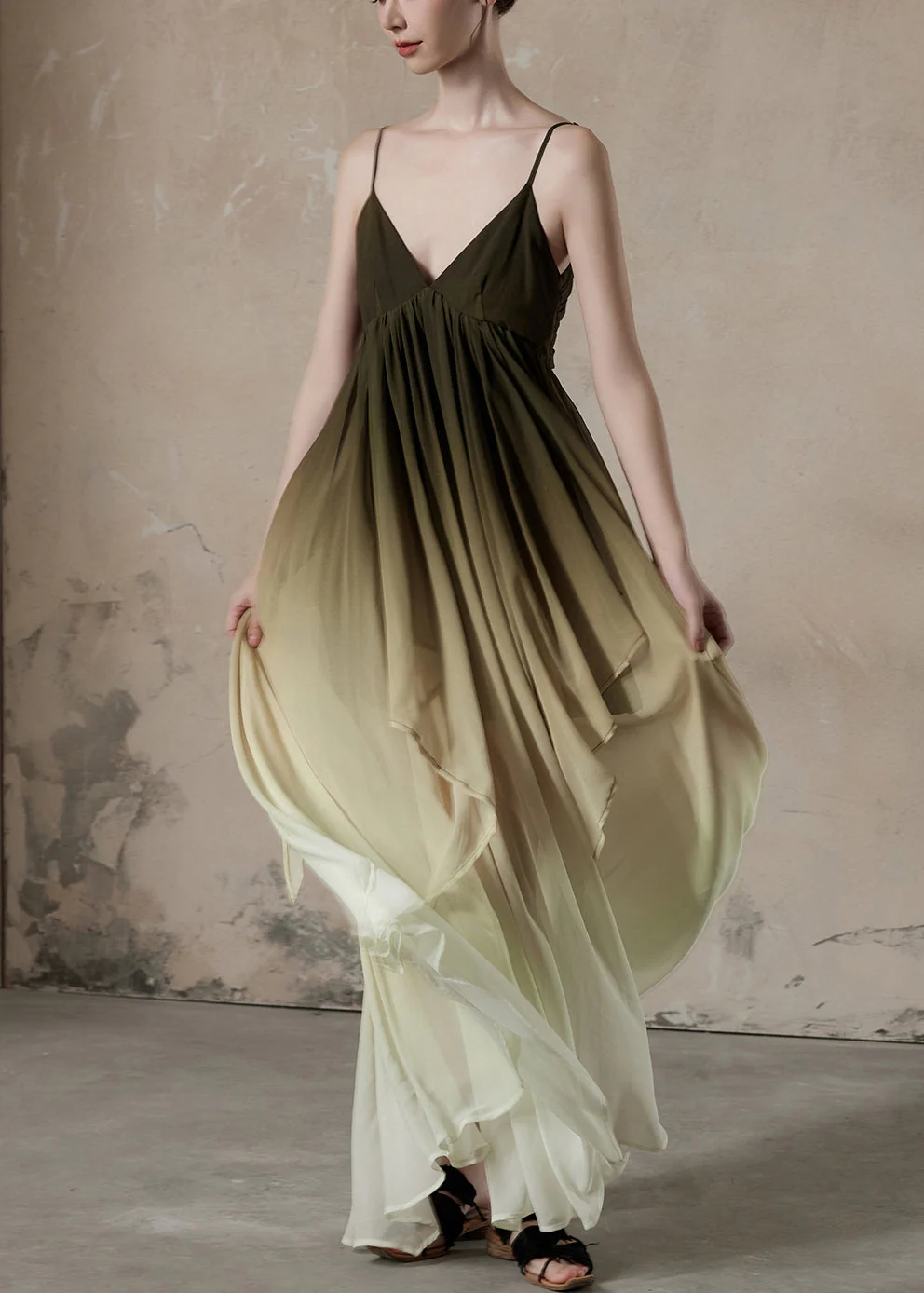 Chic Gradient Color V Neck Wrinkled Chiffon Long Dress Sleeveless - Image 3