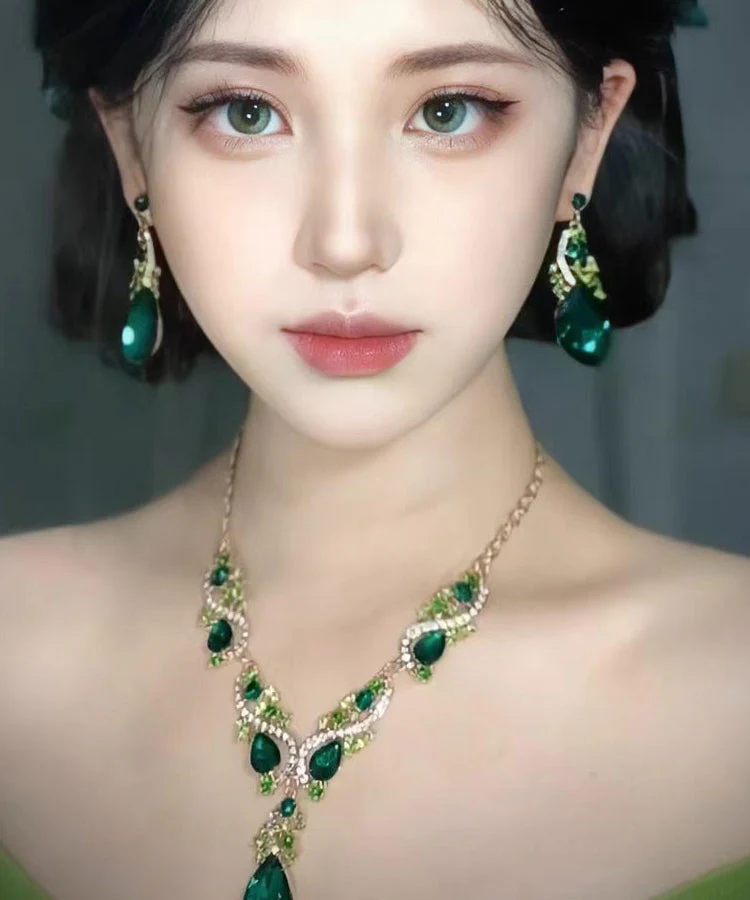 Chic Green Copper Alloy Zircon Crystal Water Droplet Pendant Necklace And Drop Earrings Two-Piece Set - Image 2