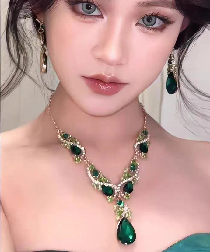 Chic Green Copper Alloy Zircon Crystal Water Droplet Pendant Necklace And Drop Earrings Two-Piece Set - Image 3