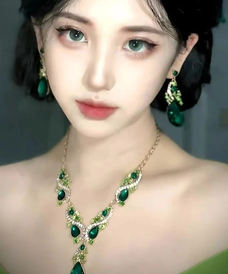 Chic Green Copper Alloy Zircon Crystal Water Droplet Pendant Necklace And Drop Earrings Two-Piece Set - Image 4