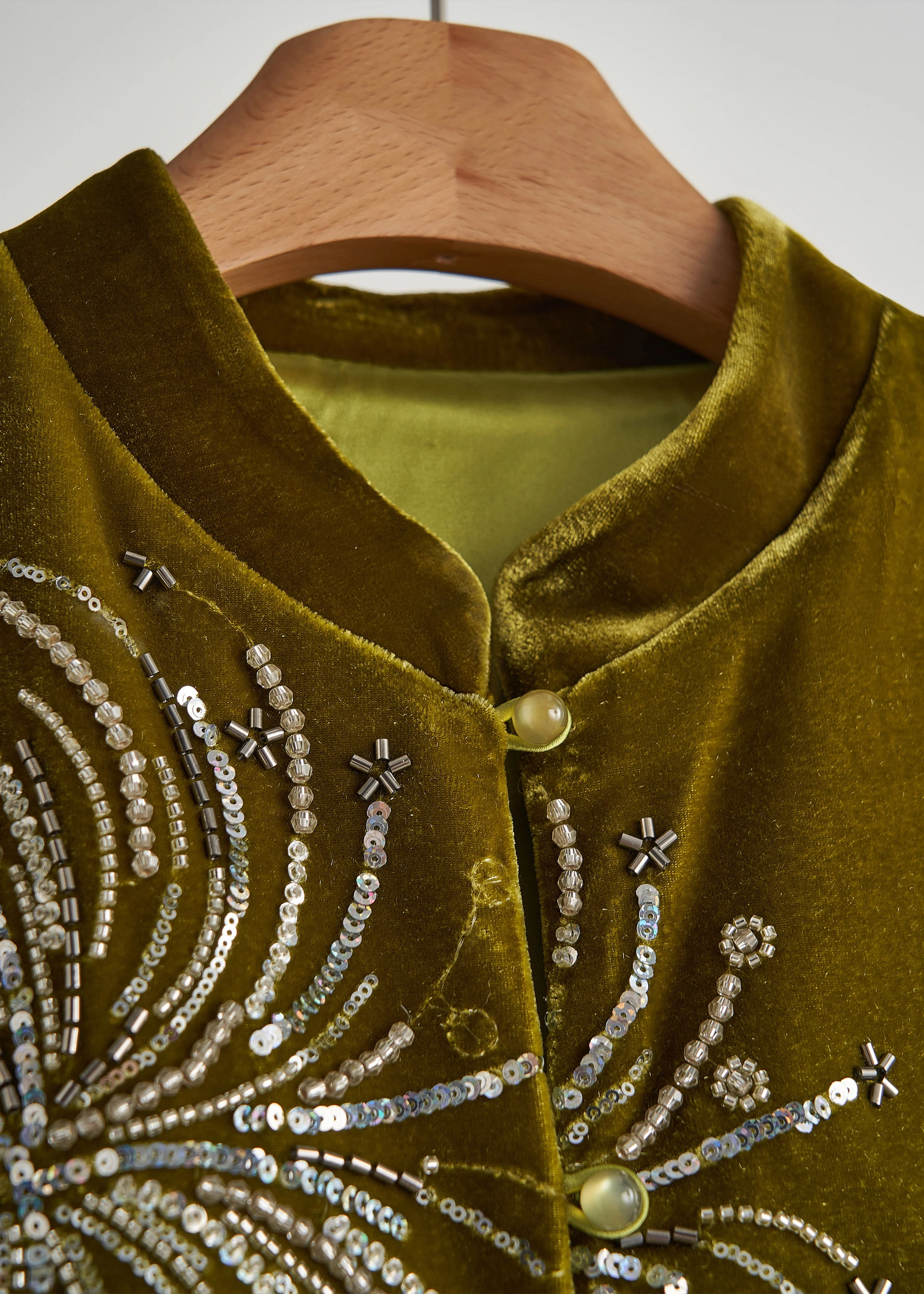 Chic Green Sequins Embroidered Silk Velvet Vest Fall - Image 4
