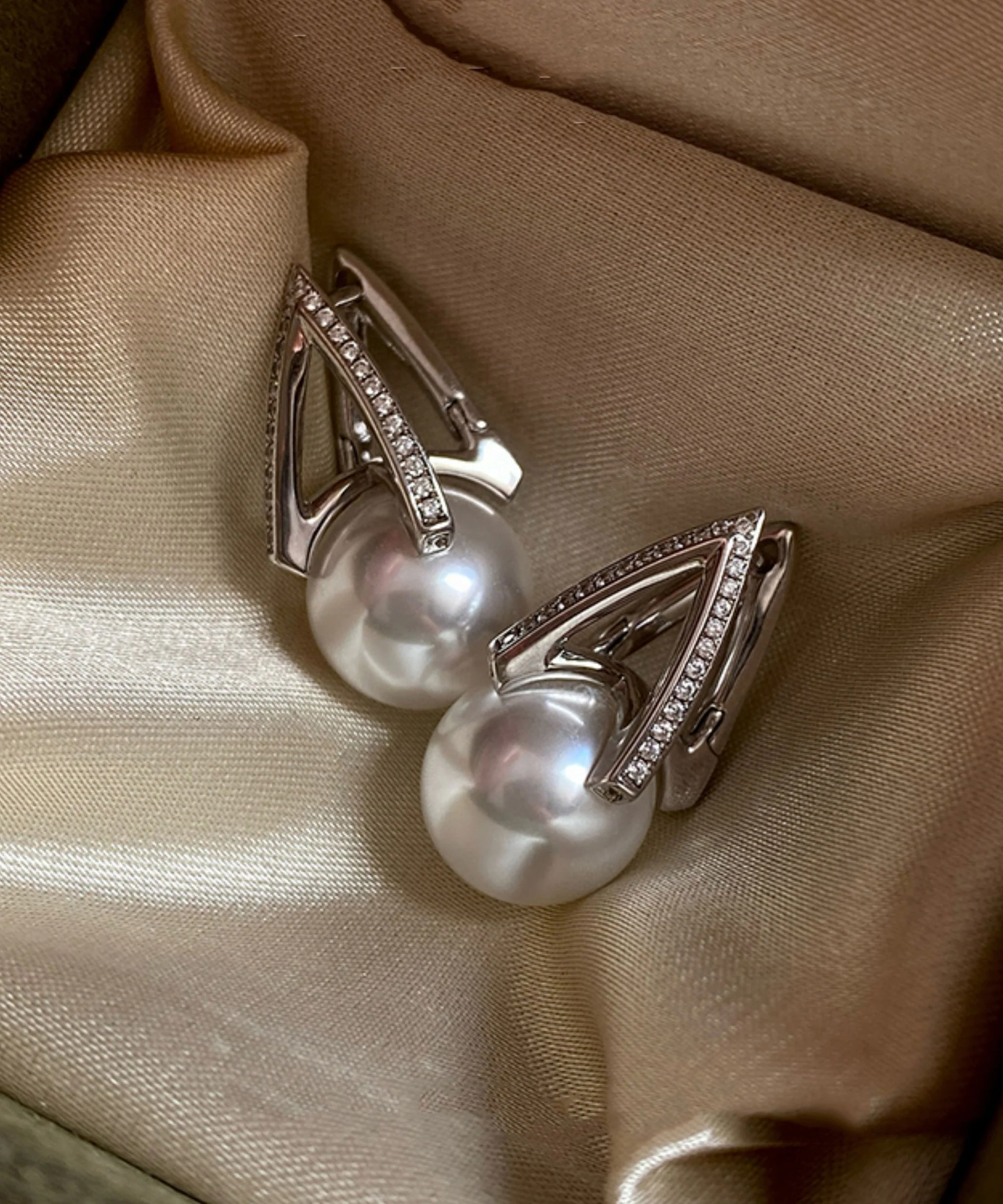 Chic Pearl Zircon Luxury Silver Stud Earrings - Image 2