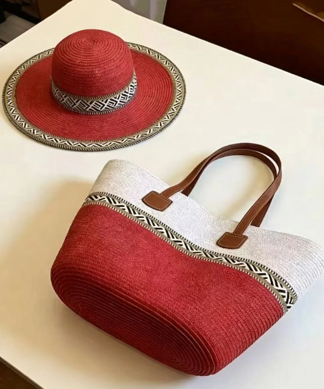 Chic Red Patchwork Solid Durable Straw Woven Floppy Sun Hat And Shoulder Handbag Two Pieces Set - Image 4