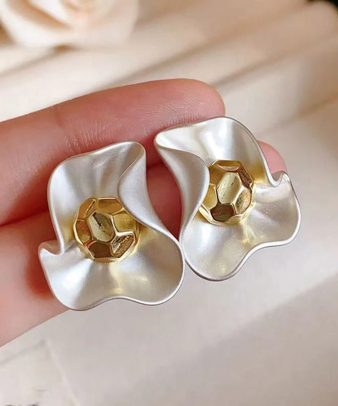 Chic White Copper Alloy Floral Stud Earrings - Image 4