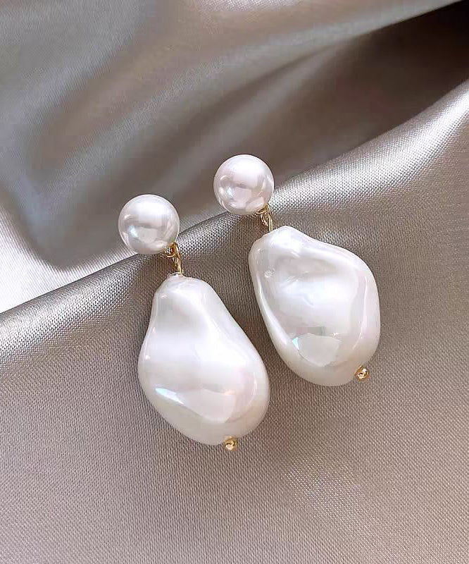 Chic White Copper Overgild Asymmetrical Pearl Drop Earrings - Image 2