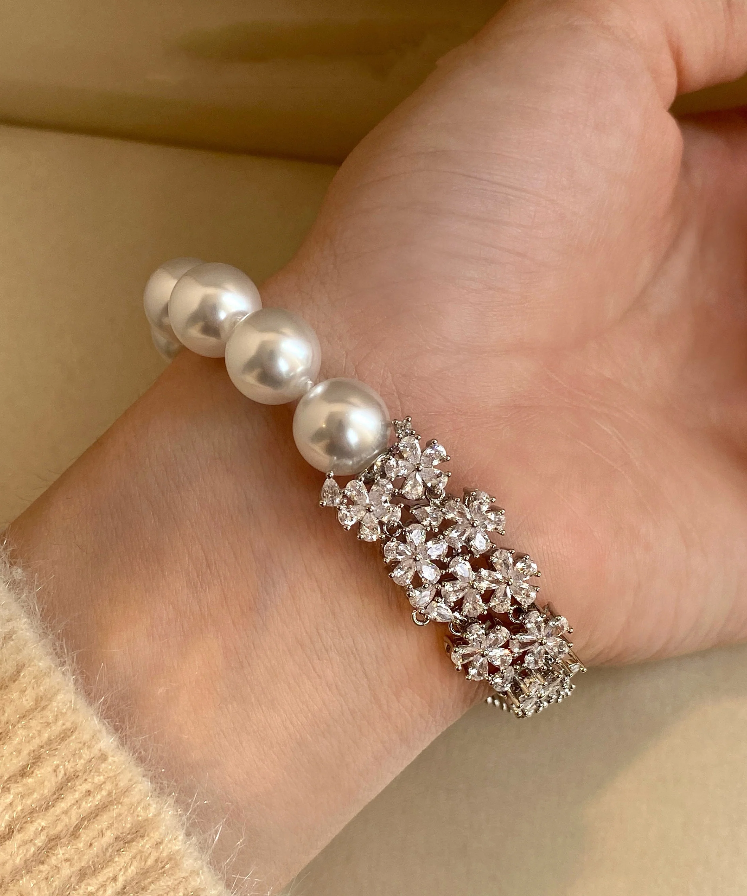 Classic Silver Blossoms Zircon Pearl Bracelet - Image 3