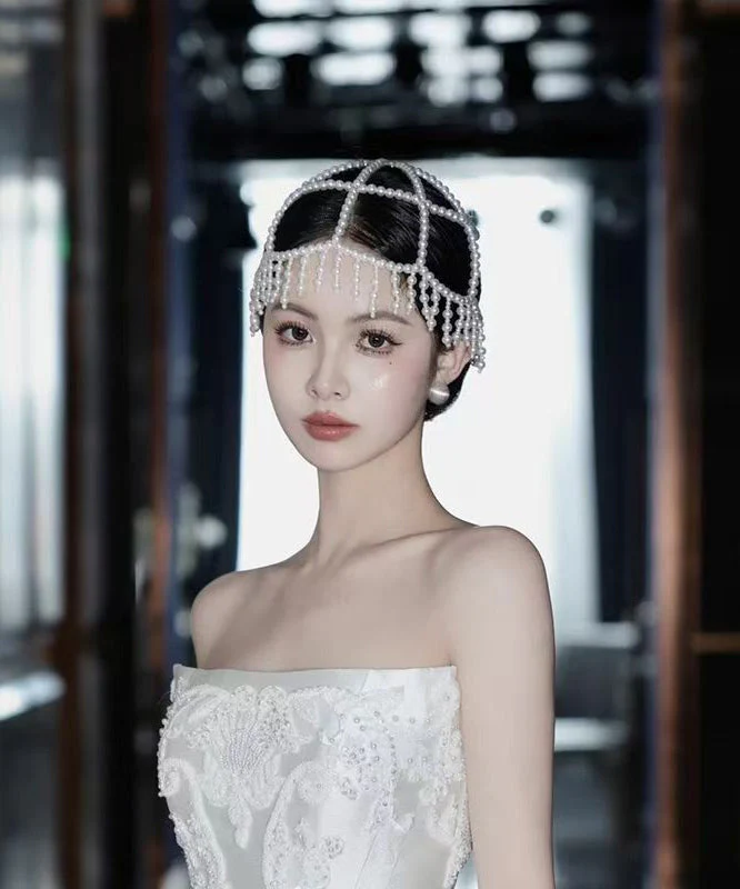 Classy White Hollow Out Pearl Tassel HairPiece And Stud Earrings Two-Piece Set - Image 3