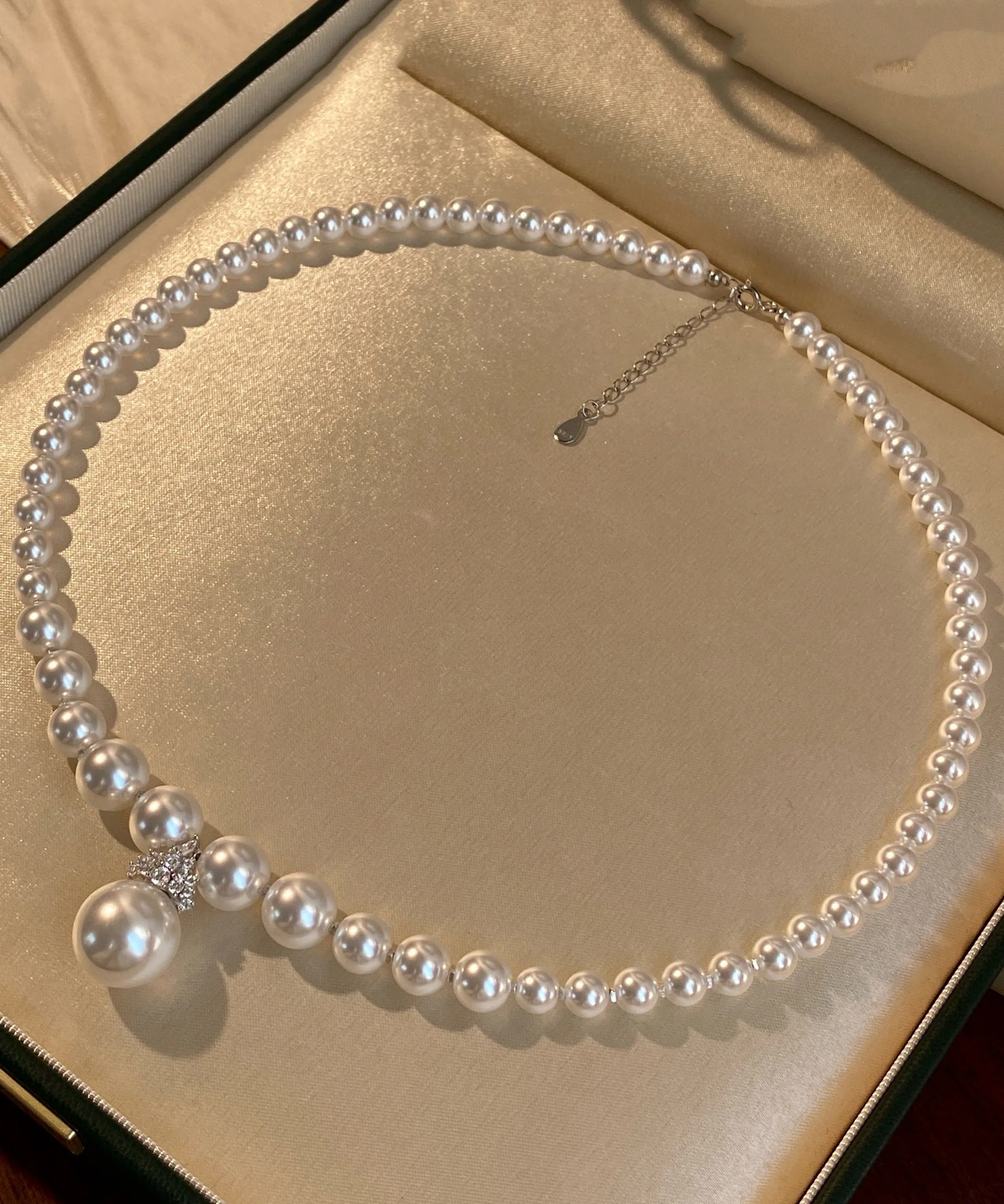 Classy White Pearl Zircon Pendant Necklace - Image 4