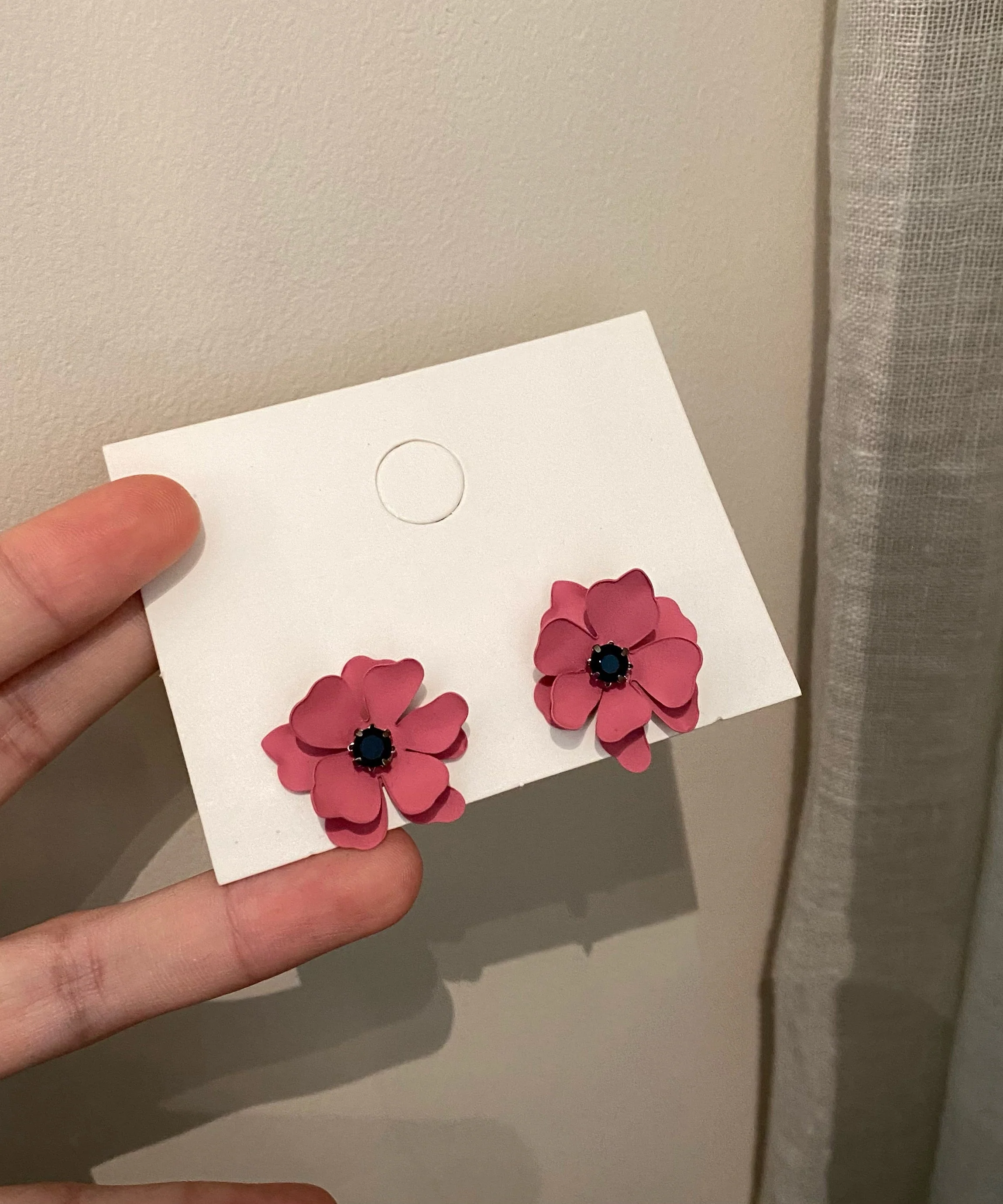 Cute Red Alloy Obsidian Floral Stud Earrings - Image 4