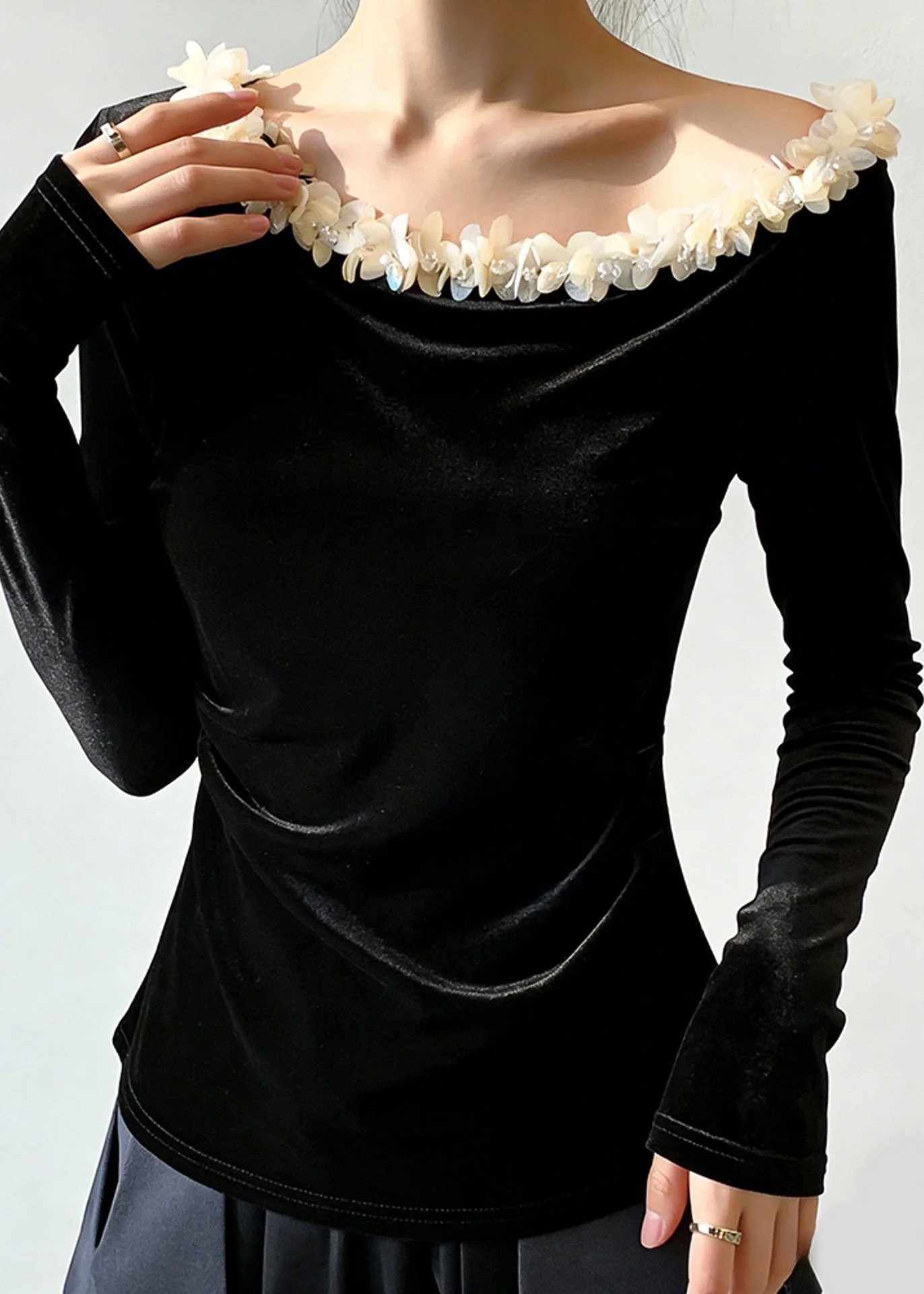 Elegant Black Floral Patchwork Silk Velour T Shirt Spring - Image 3