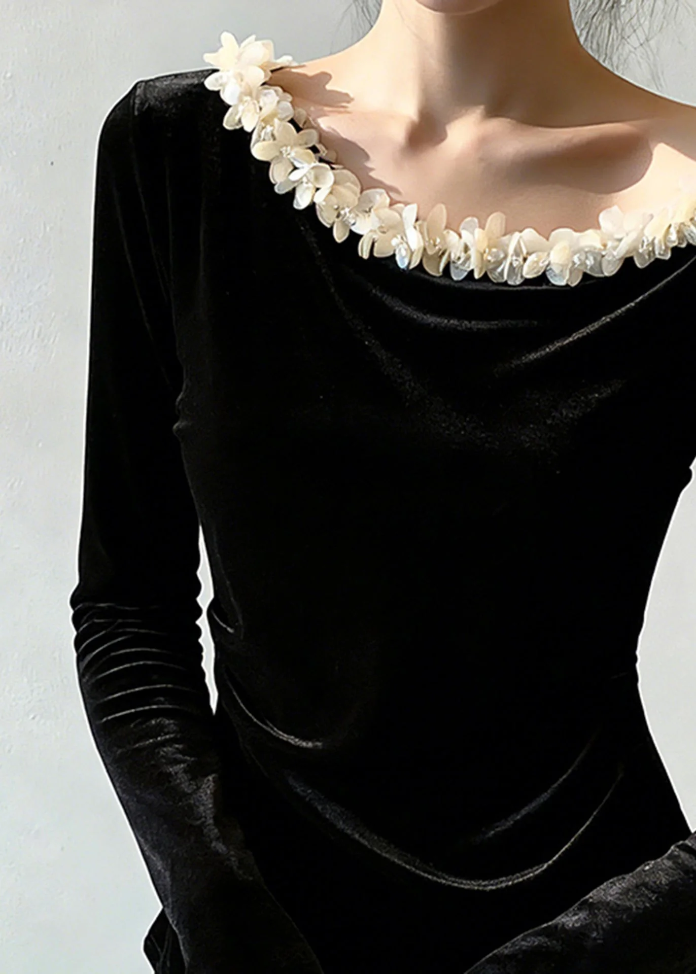 Elegant Black Floral Patchwork Silk Velour T Shirt Spring - Image 4