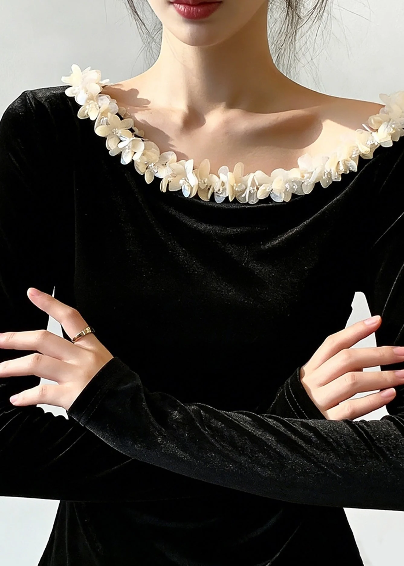 Elegant Black Floral Patchwork Silk Velour T Shirt Spring - Image 5