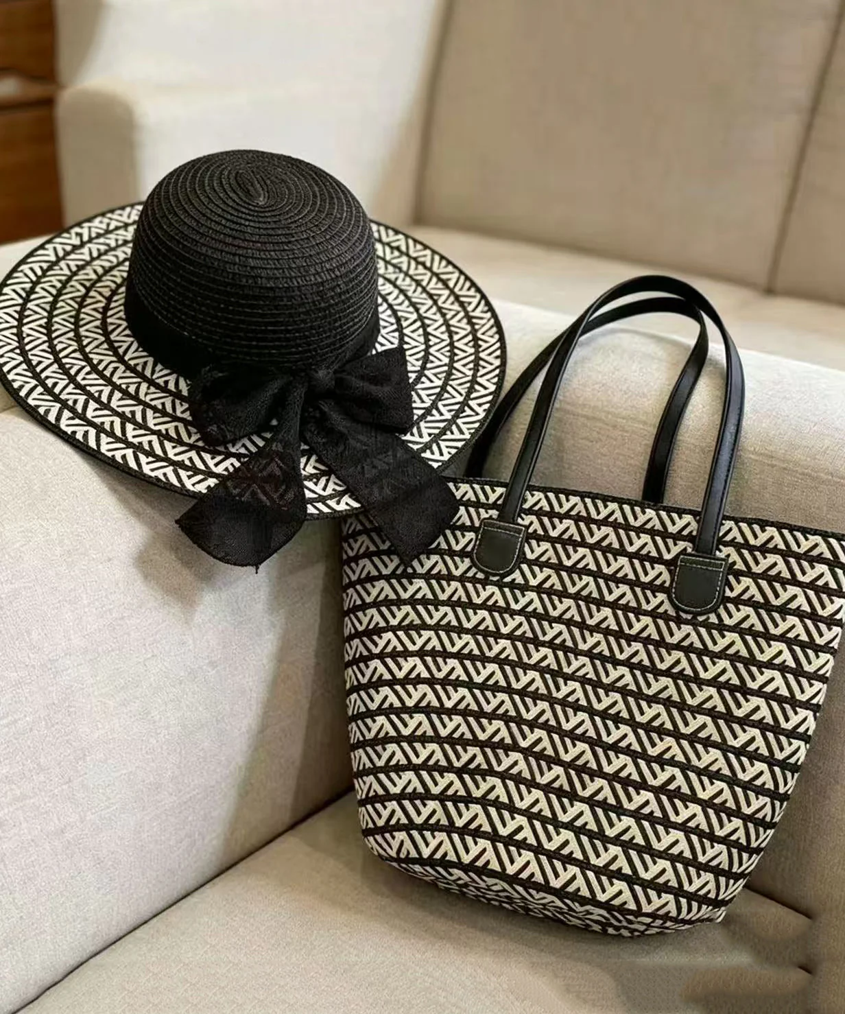Elegant Black Striped Straw Woven Floppy Sun Hat And Shoulder Handbag Two Pieces Set - Image 4