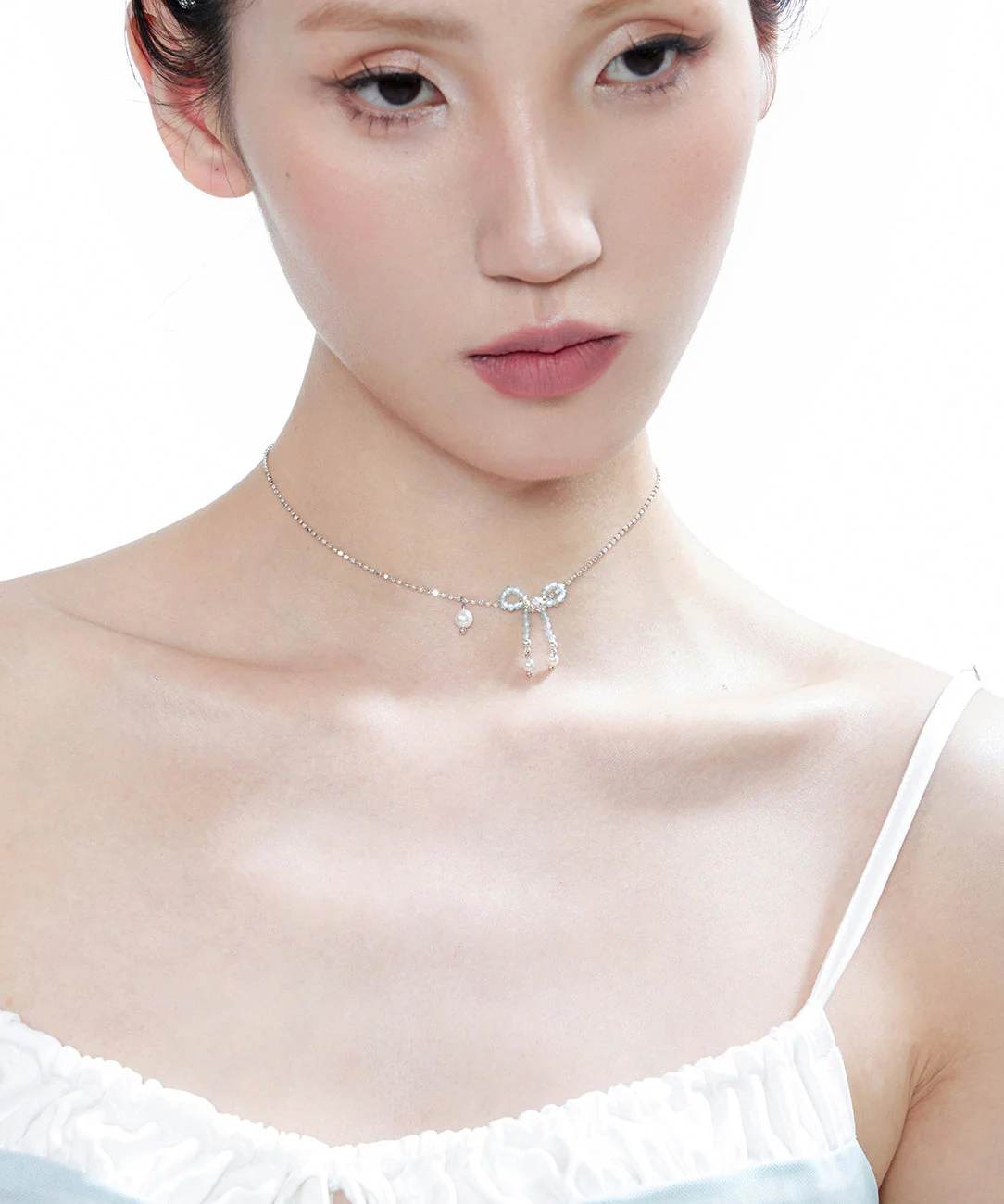 Elegant Blue Crystal Bow Pearl Silver Choker - Image 3