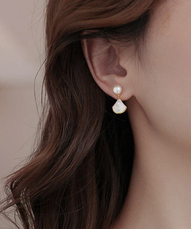 Elegant White Copper Overgild Pearl Shell Fan-Shaped Stud Earrings - Image 3