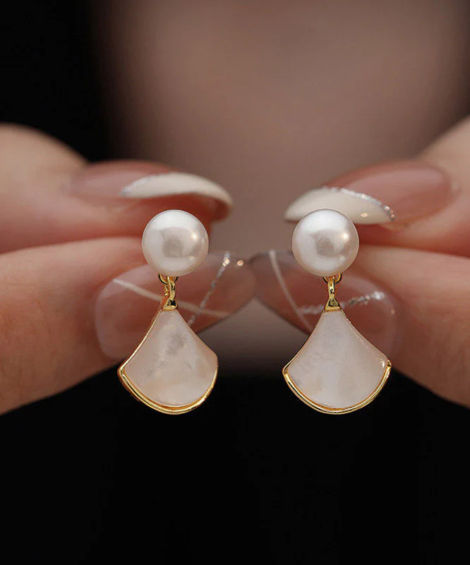 Elegant White Copper Overgild Pearl Shell Fan-Shaped Stud Earrings - Image 4