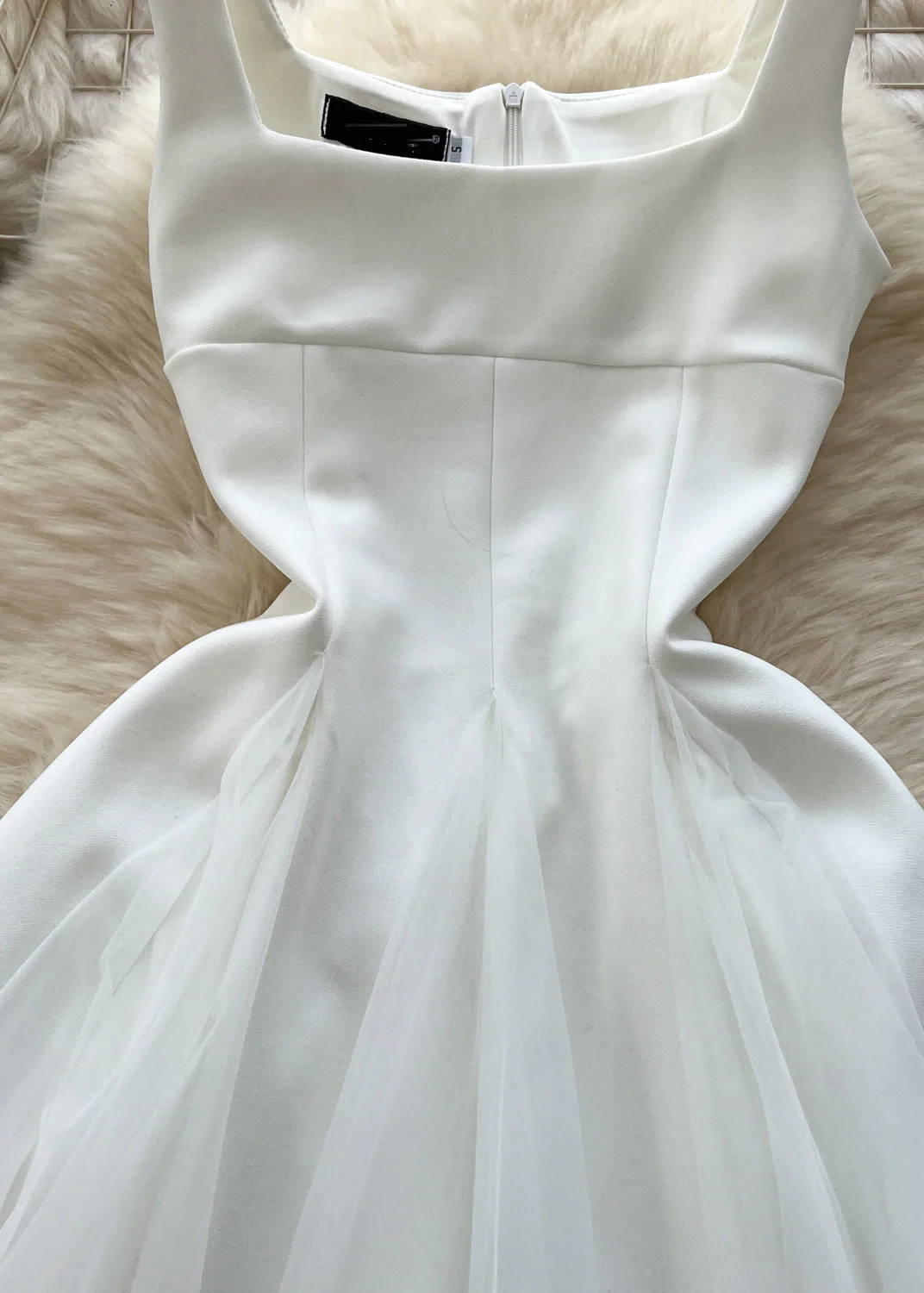 Elegant White Exra Large Hem Tulle Party Dress Sleeveless - Image 4