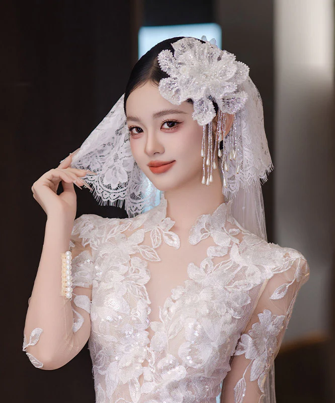Elegant White Lace Double-Layer Floral Sequins Tassel Single Hairpin - Image 3