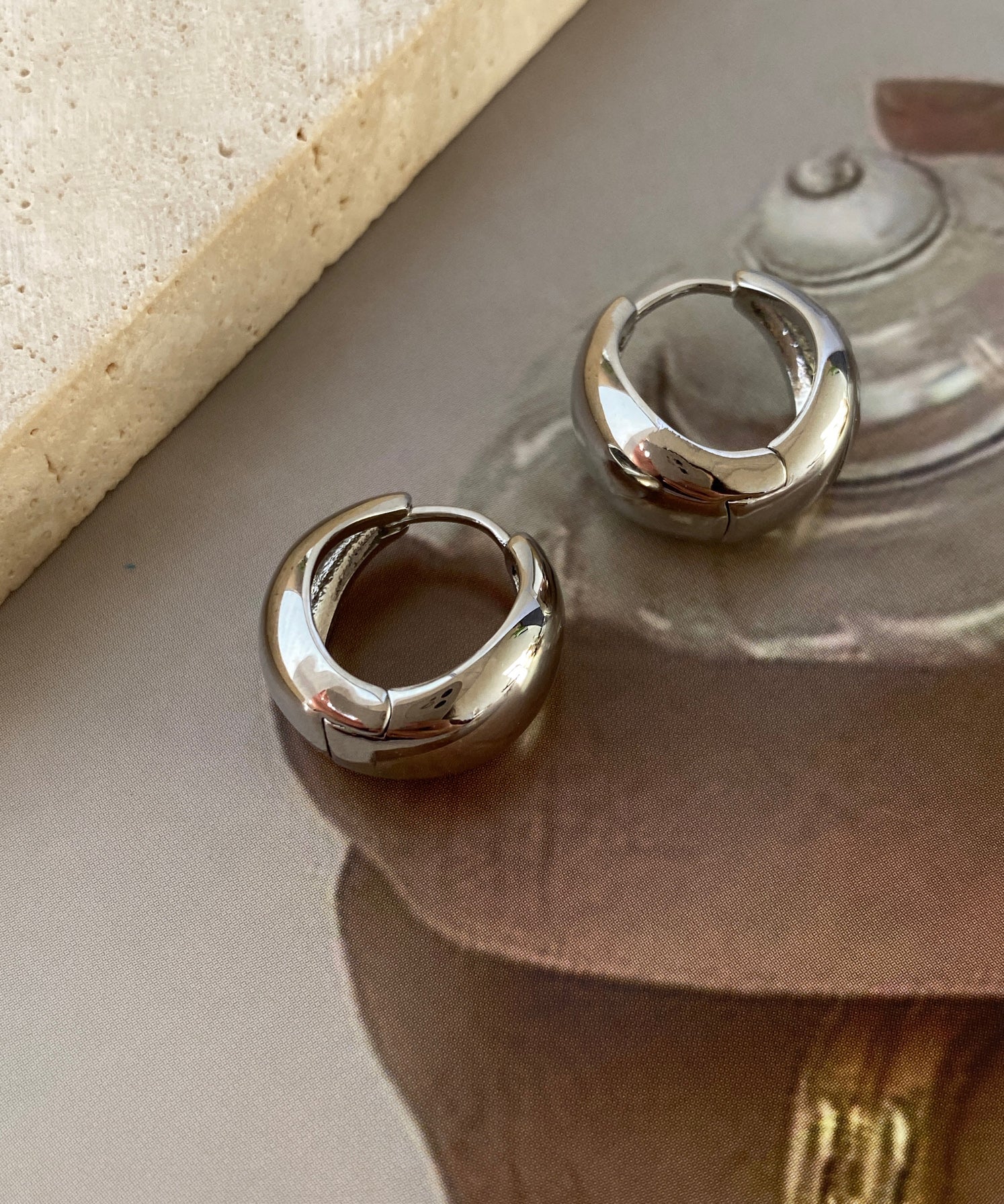 European And American Gold Water Drop Metallic Ring Earrings - Image 4