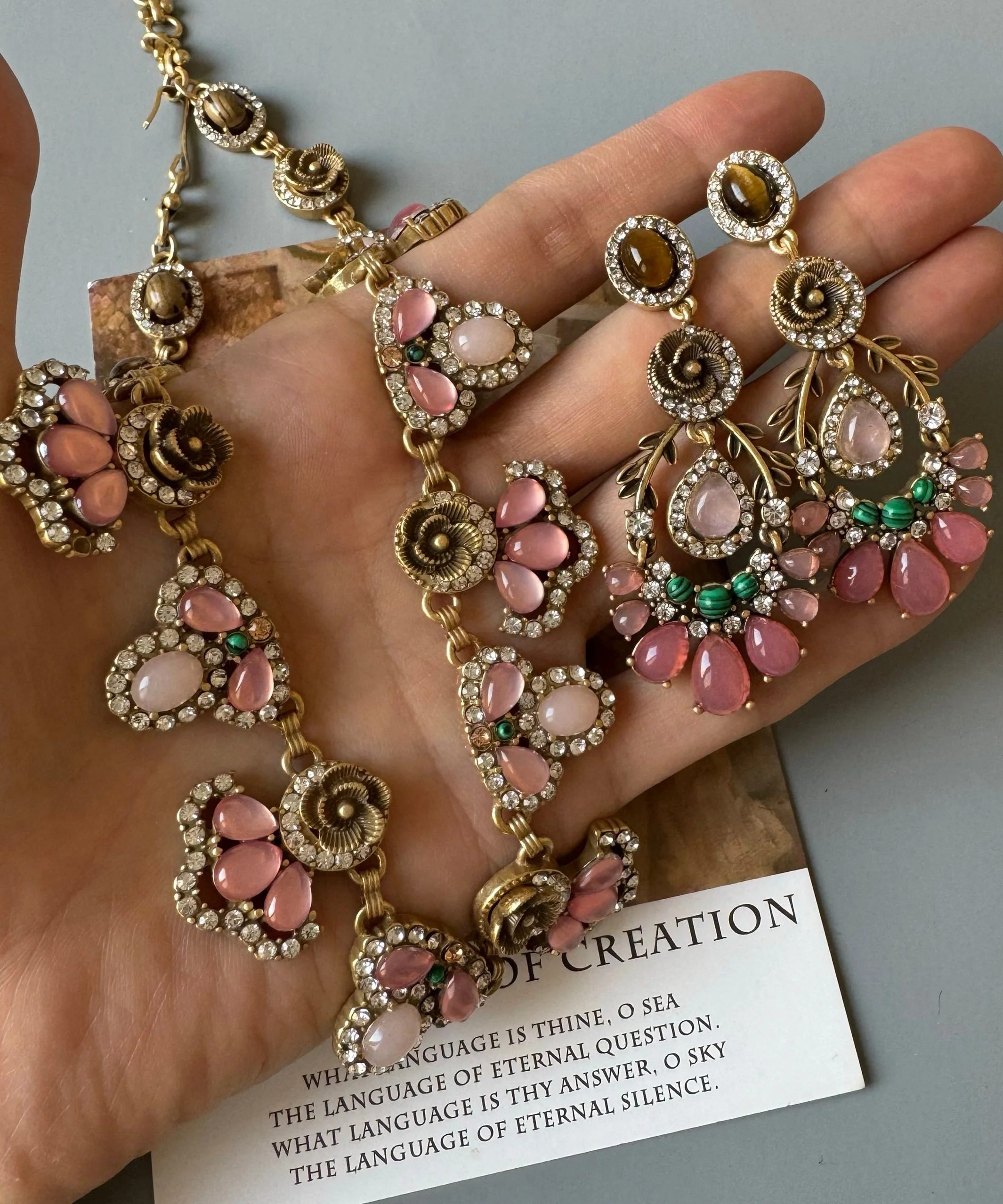Acrylic Collar Necklace And Drop Earrings Two Piece Set - Image 3