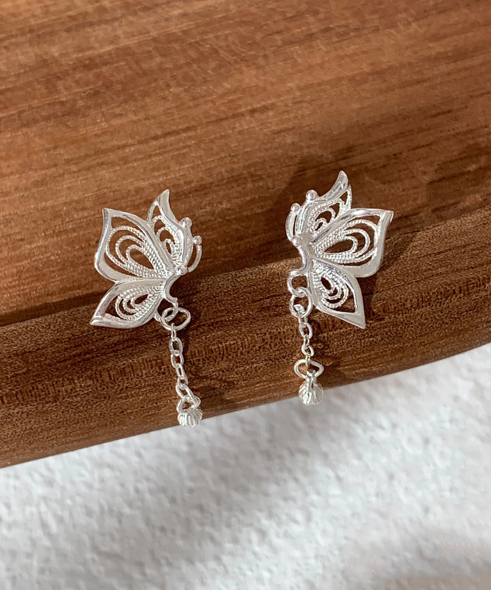 Exquisite Silver Butterfly Tassel Stud Earrings - Image 4