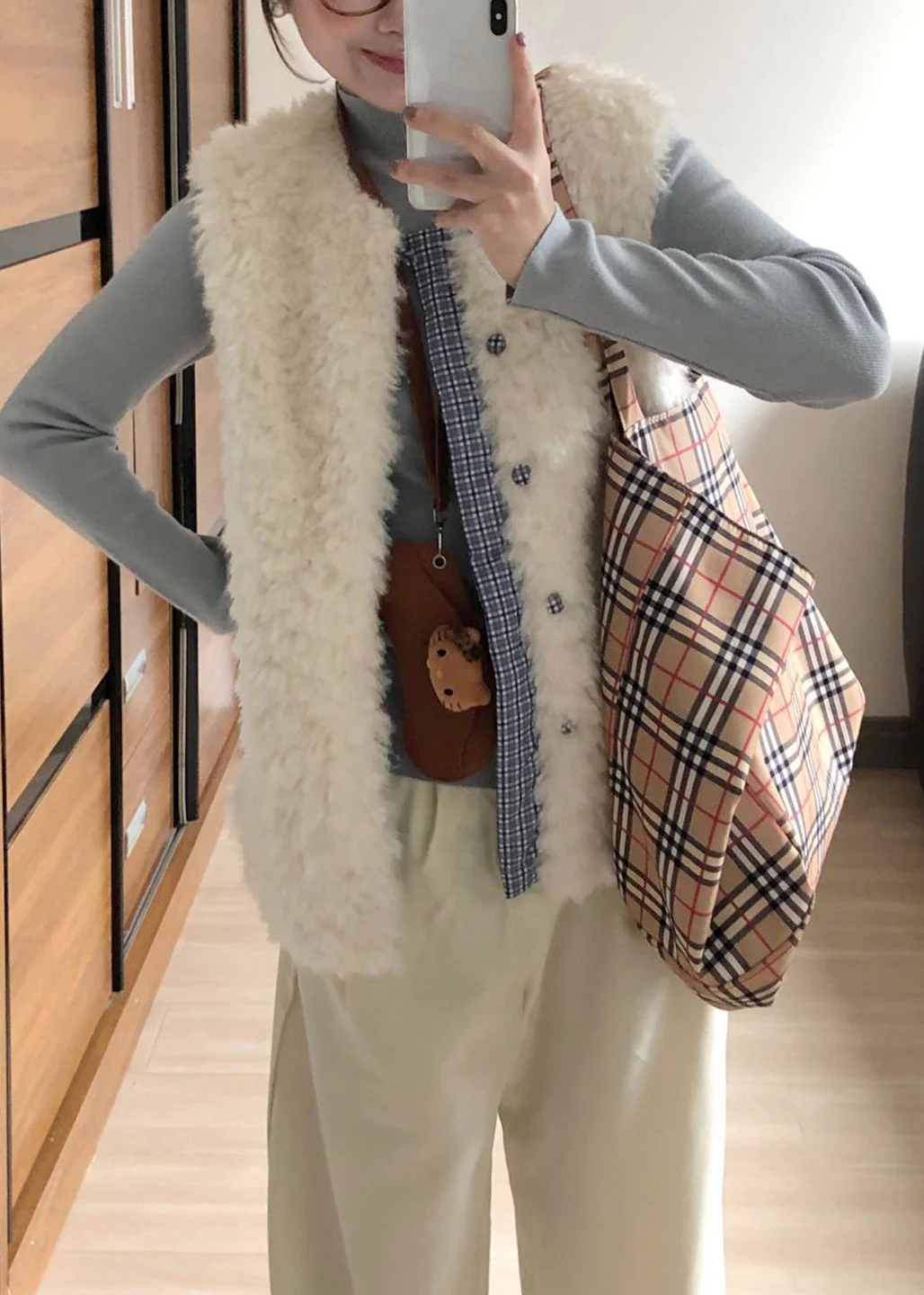 Fashion Beige O Neck Patchwork Faux Fur Vest Sleeveless - Image 5