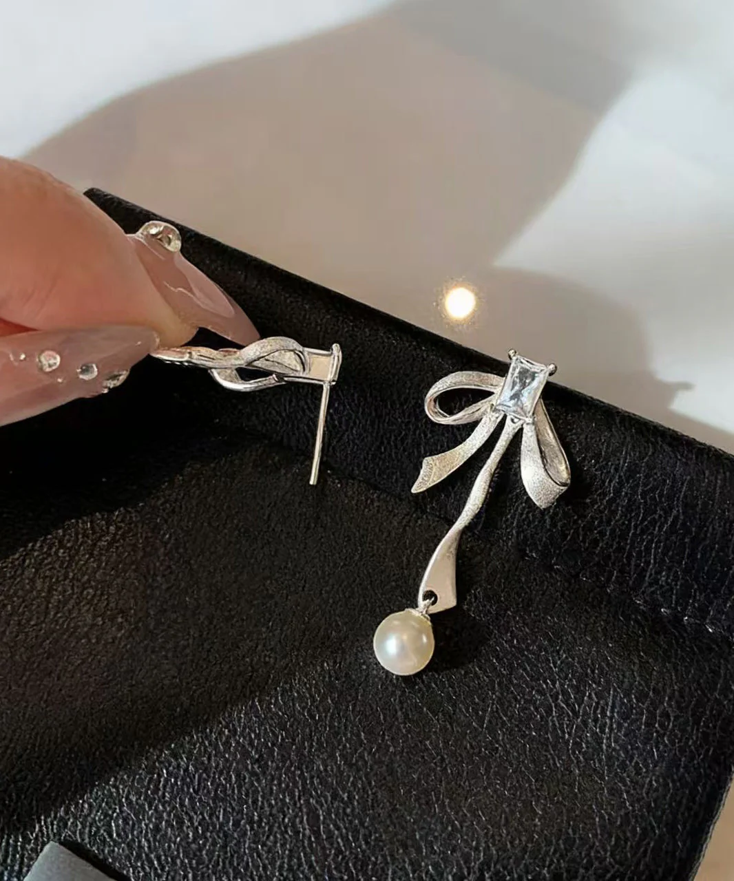 Fashion Silvery Bow Metal Pearl Pendant Fine Zircon Drop Earrings - Image 4