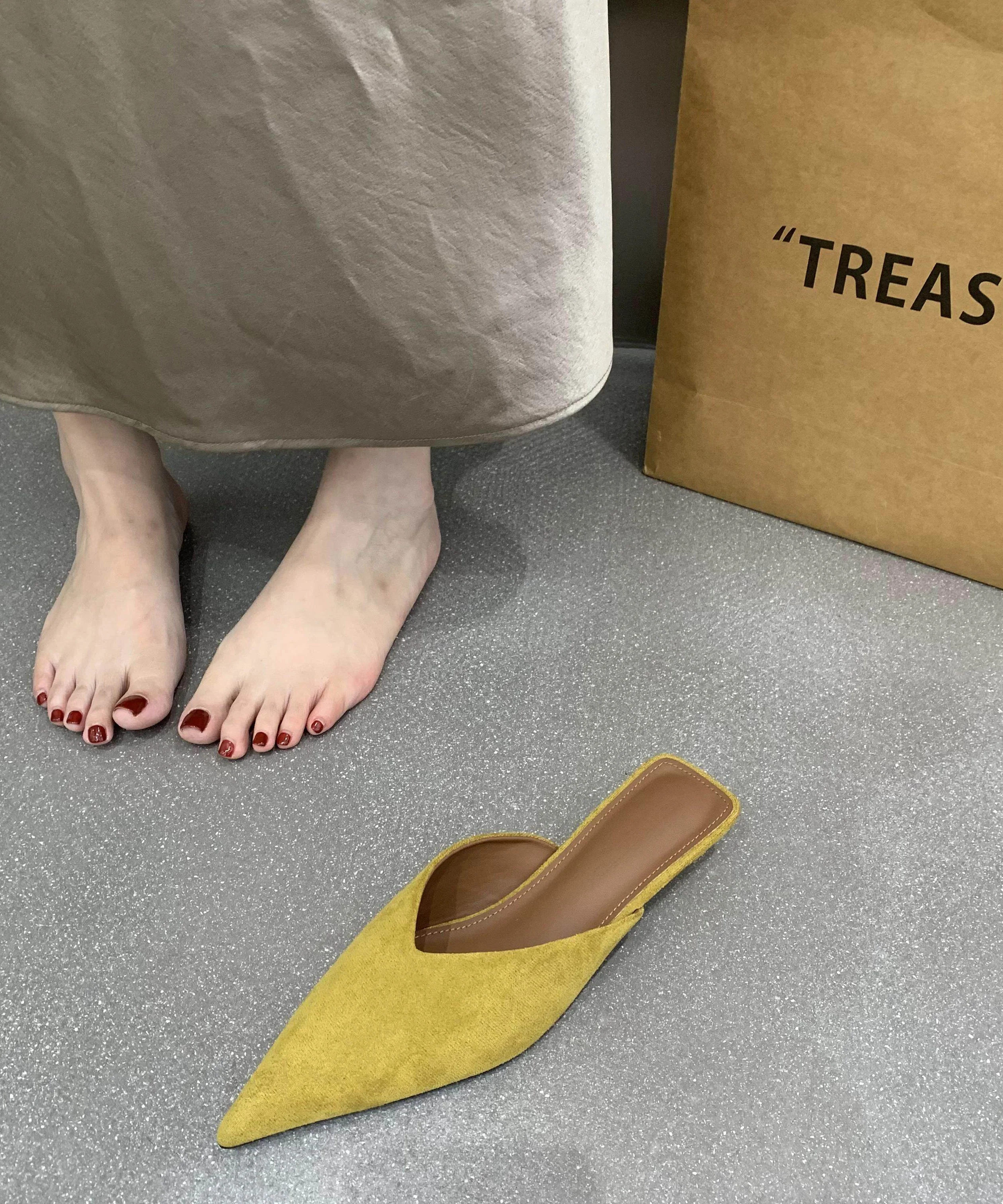 Fashion Yellow Pointed Toe Flip Flops