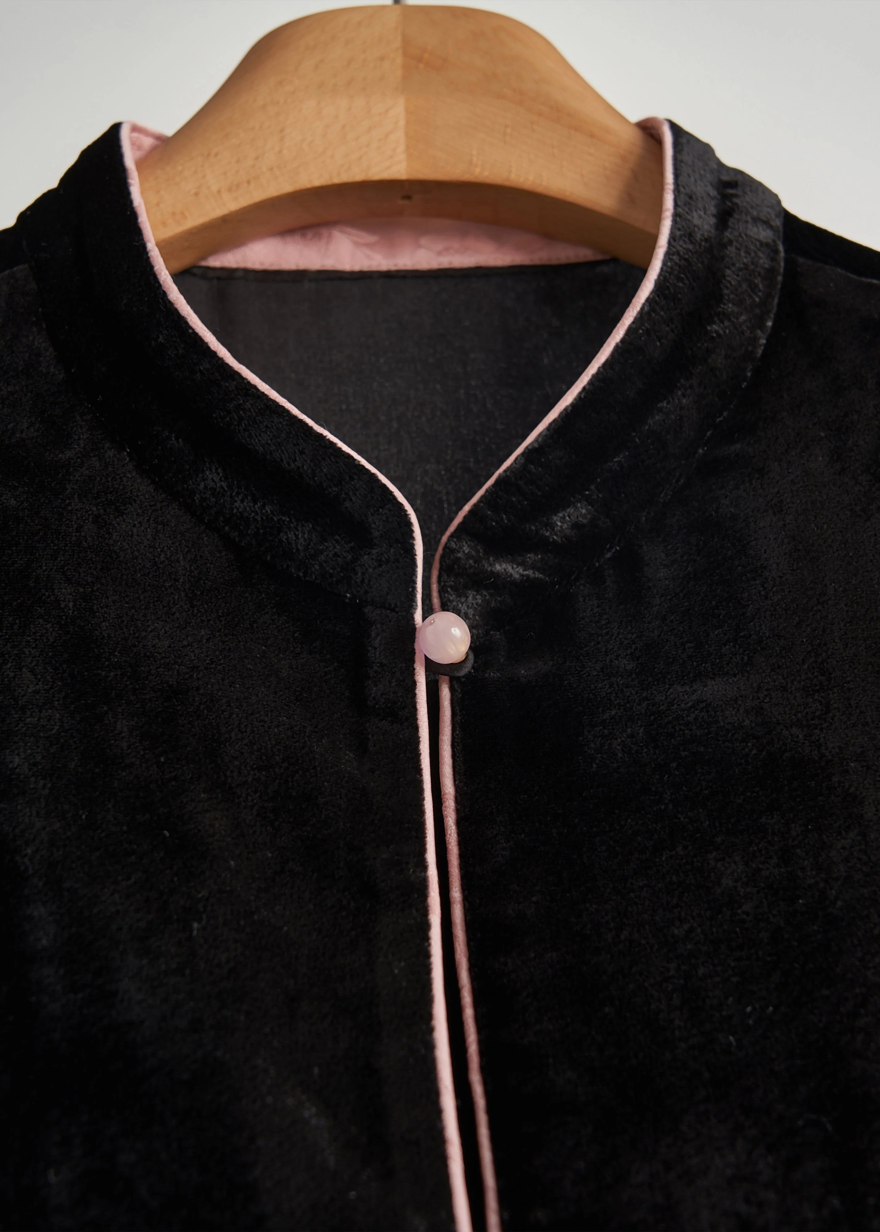 Fine Black Mandarin Collar Patchwork Flower Silk Velour Tops Fall - Image 4