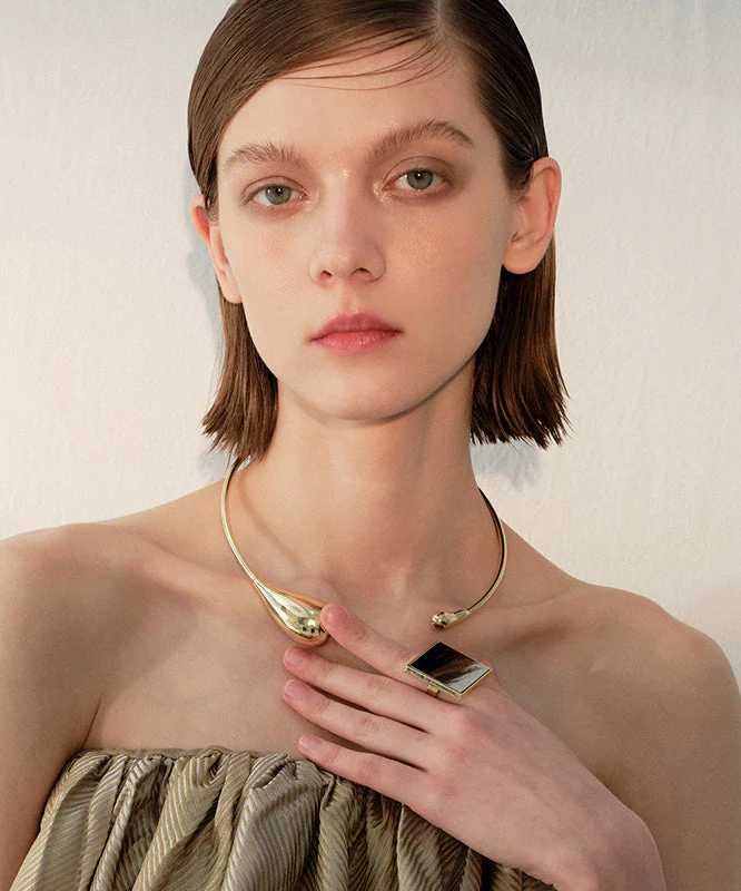 Fine Golden Teardrop-shaped Asymmetrical Design Metal Open Choker - Image 2