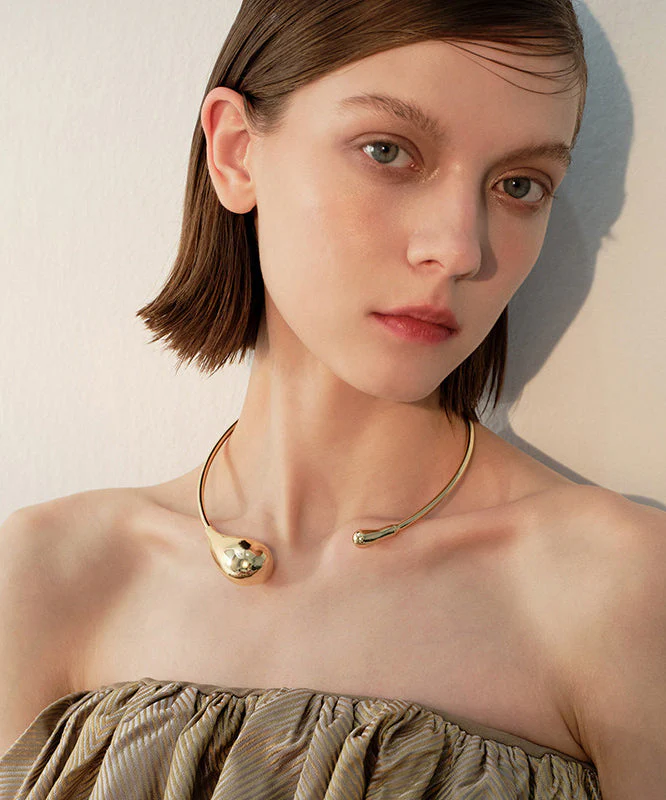 Fine Golden Teardrop-shaped Asymmetrical Design Metal Open Choker - Image 3