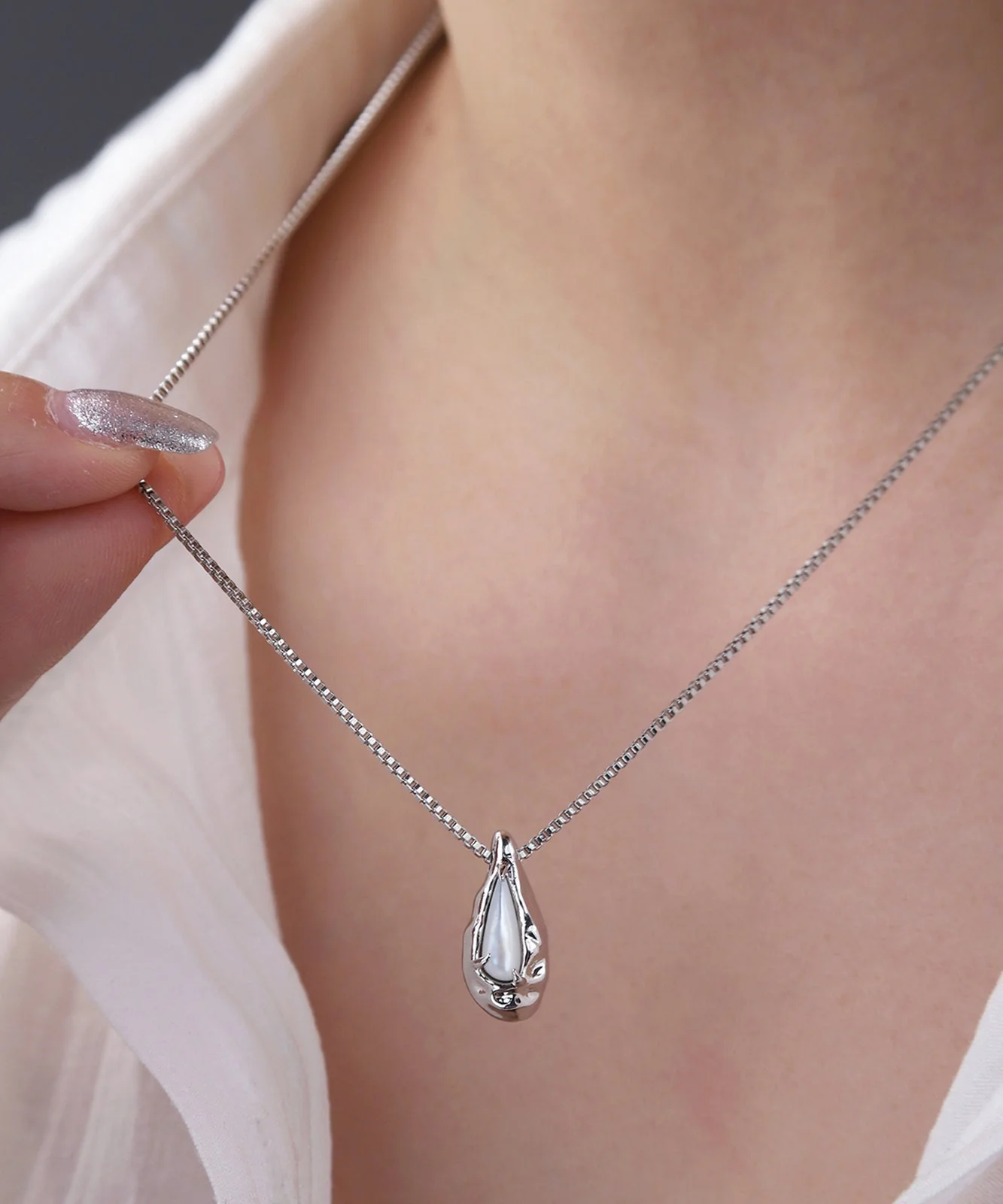 Fine Silk Copper Alloy Pearl Broken Silver Water Droplet Pendant Necklace - Image 2