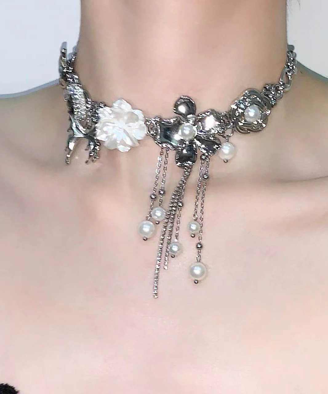 Floral Silk Tassel Pearl Alloy Choker - Image 3