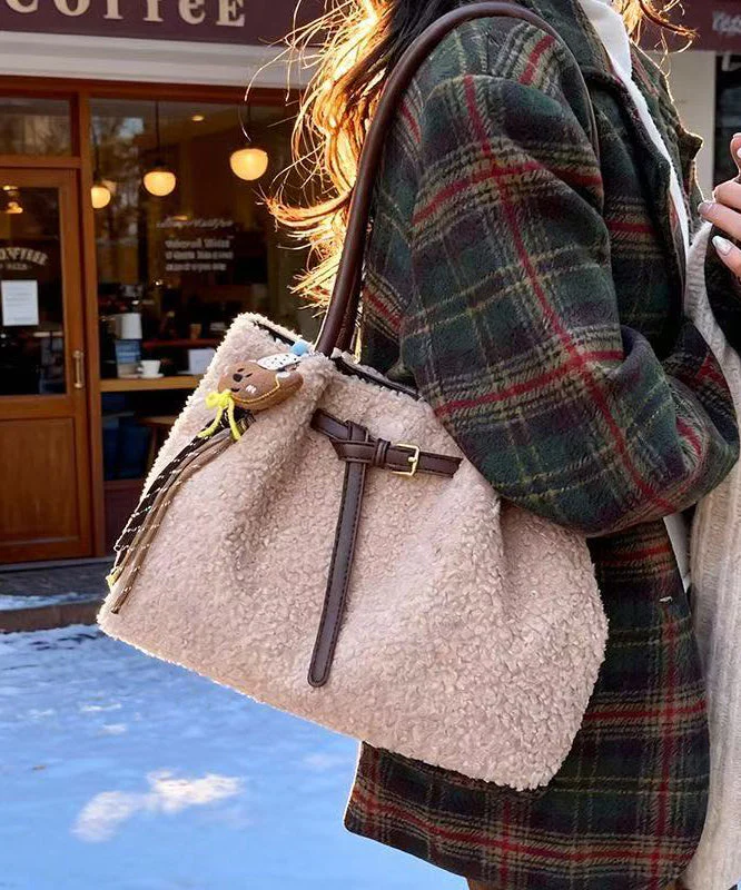 Handmade White Solid Durable Cute Pendant Wool Shoulder Bags - Image 4