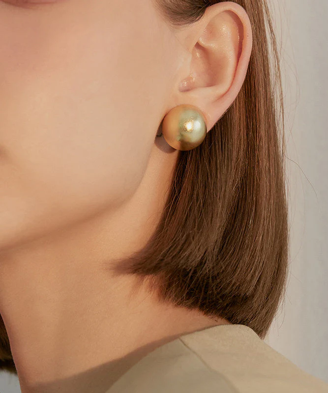 High Quality Golden Round Metal Stud Earrings - Image 4