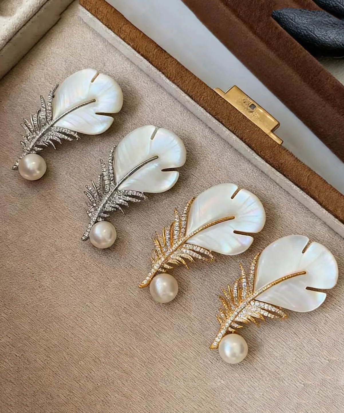 Modern Golden Feather Shape Pearl Fine Zircon Women Brooch - Image 4